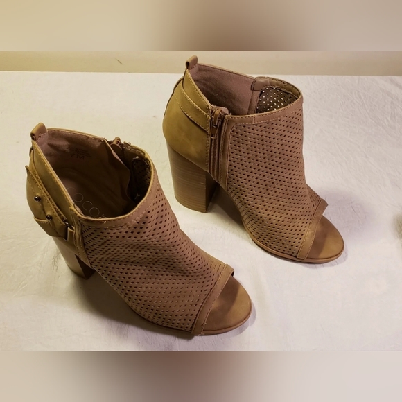 ❤️ COCONUTS BY MATISSE BROWN SUEDE ZIP ANKLE FASHION BOOTS SIZE 7 - 4" Heel ❤️ - Picture 1 of 12